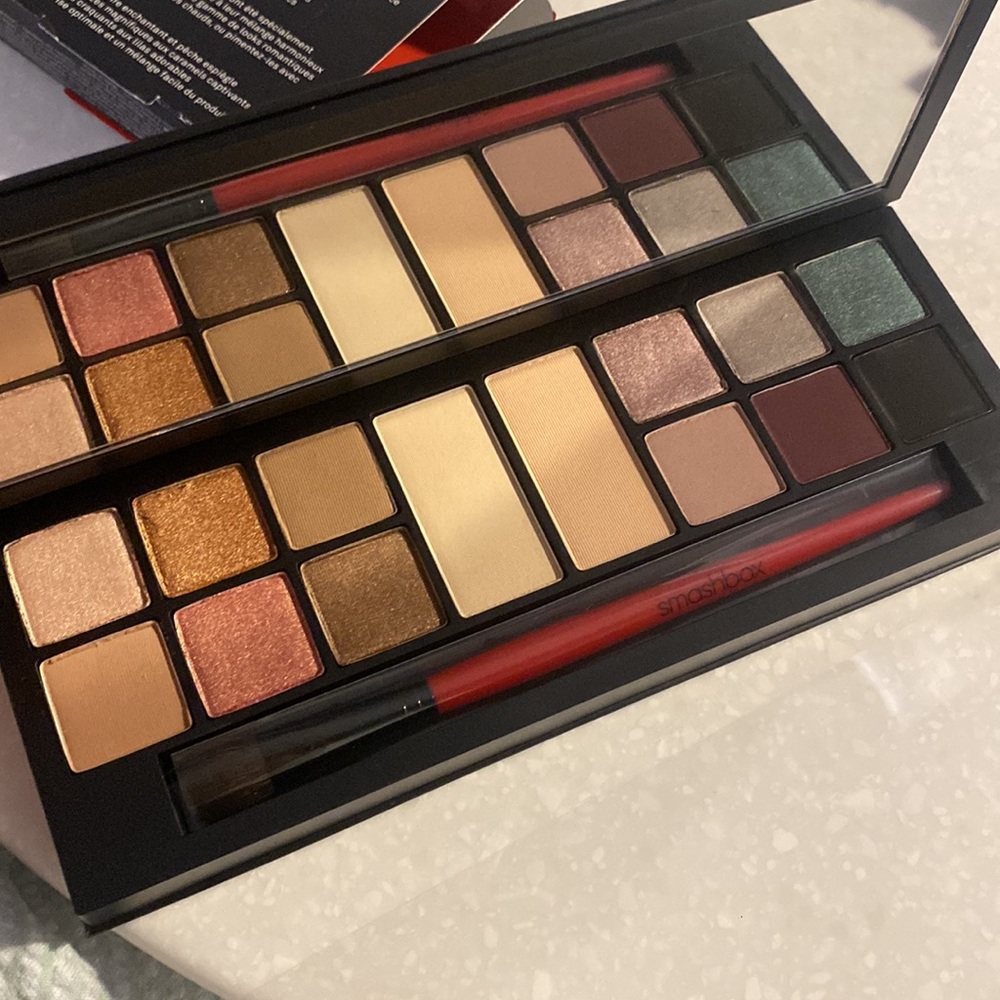 SMASHBOX
The Love Edit: Romantic Eye Shadow Palette - Picture 6 of 6